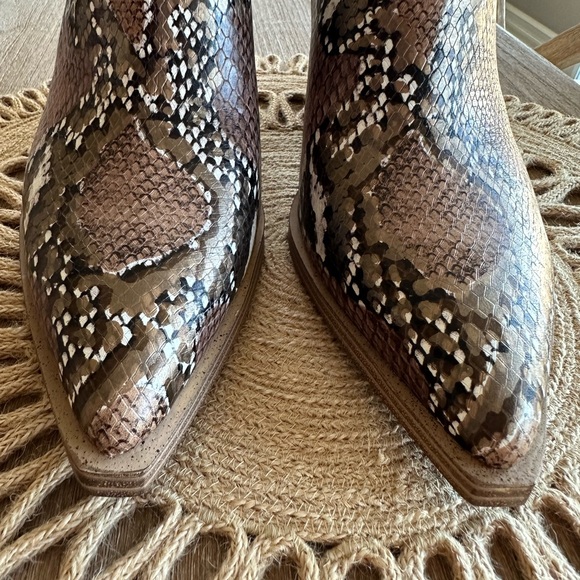 NWB Vince Camuto Gigietta Bootie in Bronze Snake Print - Picture 6 of 14